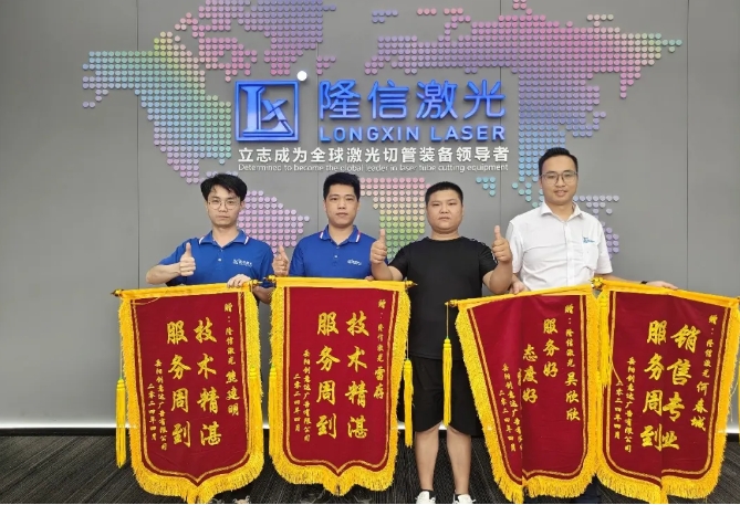 他們以“專業(yè)+敬業(yè)+高效”的服務(wù)為客戶解決后顧之憂，客戶紛紛發(fā)圈點(diǎn)贊！